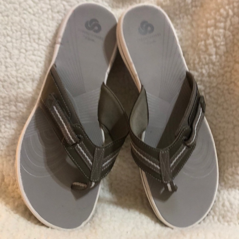 Clarks Collections Dark Gray Sandals Flip Flops Size 11